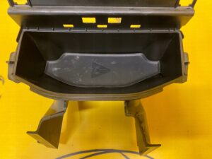 PÓŁKA WZMACNIACZ ANTENY SCHOWEK FORD FIESTA MK8