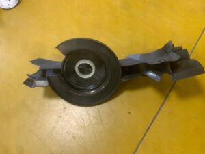 PRAWA USZCZELKA MASKI POKRYWY SILNIKA BMW F20 F22