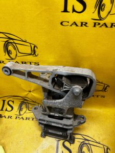 ŁAPA PODUSZKA SILNIKA EVOQUE L551 K8D2-6P096-AA