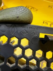 ZAŚLEPKA MASKOWNICA OSŁONA KRATKA PODSZYBIA DACIA DUSTER II 2