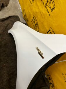 BŁOTNIK PRZEDNI PRZÓD LEWY MERCEDES A KLASA A45 S AMG W177 BIAŁA PERŁA