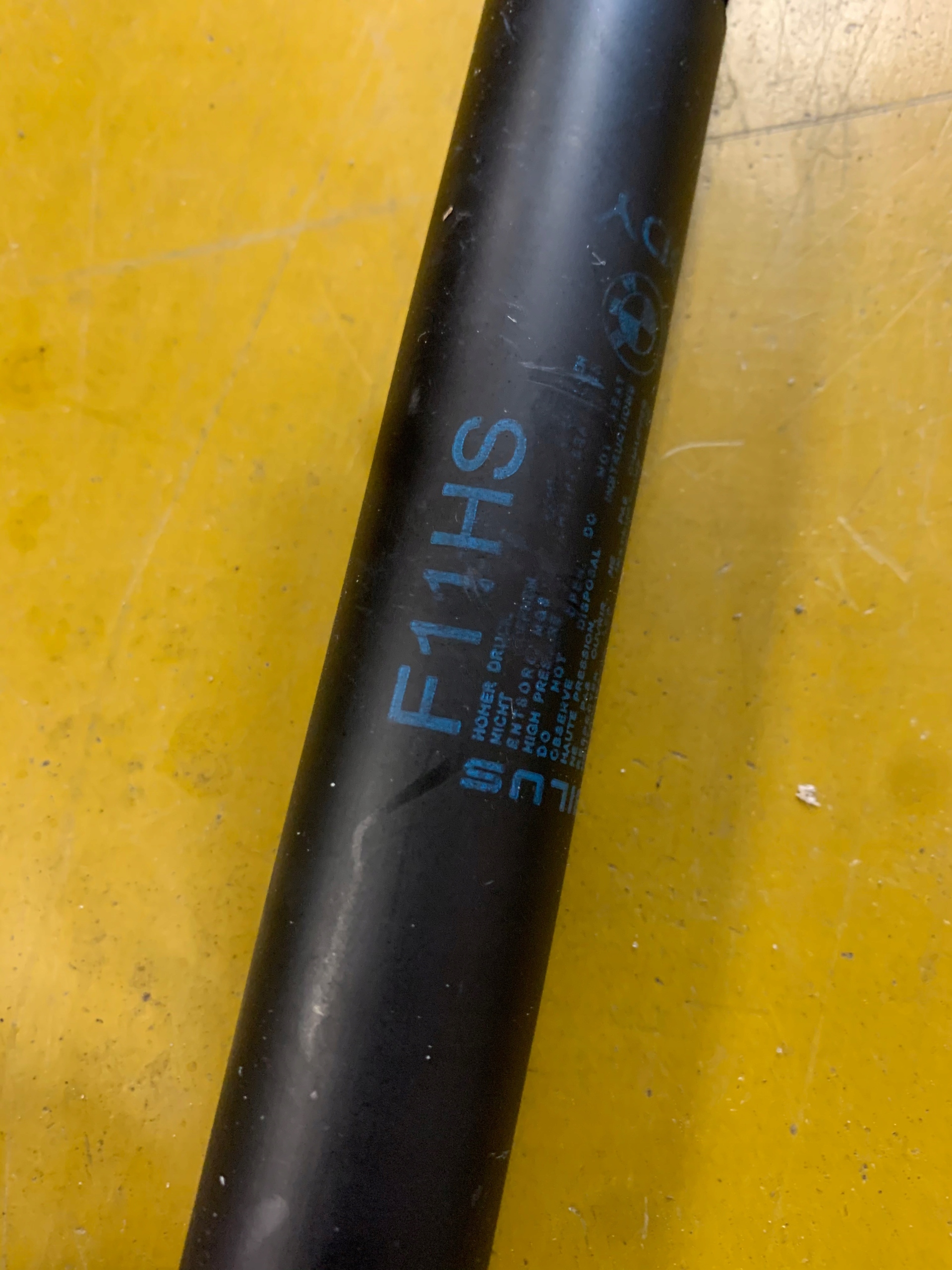 SIŁOWNIK TELESKOP SZYBY KLAPY BAGAŻNIKA BMW F11