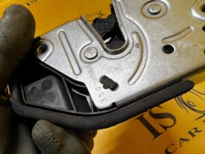 ZAMEK DRZWI TYŁ LEWY BMW 1 F20 3 E90 F30 5 E60 F10 7 E65 X5 E70 X6 E71