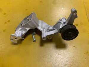 ŁAPA MOCOWANIE ALTERNATORA KLIMY KIA SORENTO III