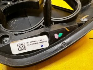 KLAPKA PORT ŁADOWANIA ODBLASK LAMPY TYŁ TYLNY LEWY TESLA MODEL 3 PRZEDLIFT