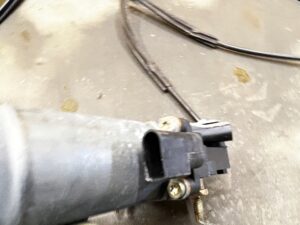 MECHANIZM PODNOŚNIK SZYBY DRZWI PRZÓD PRAWY CHEVROLET CORVETTE C5 97-04