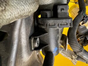 POMPKA CZUJNIKI ZAWÓR PODCIŚNIENIA WSPORNIK RENAULT 1.6 DCI