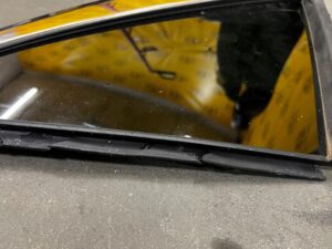 SZYBA KAROSERYJNA BŁOTNIKA TYŁ LEWY FORD KUGA MK3 ESCAPE MK4 2022R