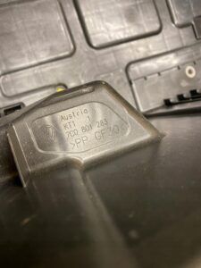 OBUDOWA MOCOWANIE OSŁONA AKUMULATORA VW CRAFTER II