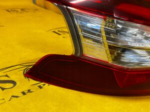 LAMPA TYŁ TYLNA LEWY LEWA W BŁOTNIK PEUGEOT 308 II T9 HB