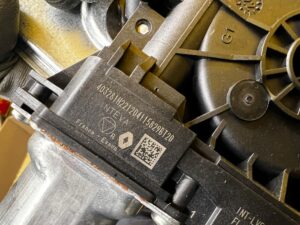 MECHANIZM PODNOŚNIK SZYBY DRZWI PRZÓD LEWY DACIA SANDERO III EU