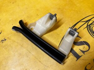 PROWADNICA SZYBY DRZWI PRZÓD PRAWY DACIA SANDERO III