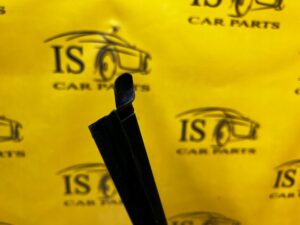 USZCZELKA LISTWA ZGARNIAJĄCA WEWNĘTRZNA SZYBY DRZWI LEWA PRAWA SKODA SCALA