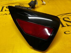 KLAPKA PORT ŁADOWANIA ODBLASK LAMPY TYŁ TYLNY LEWY TESLA MODEL 3 PRZEDLIFT