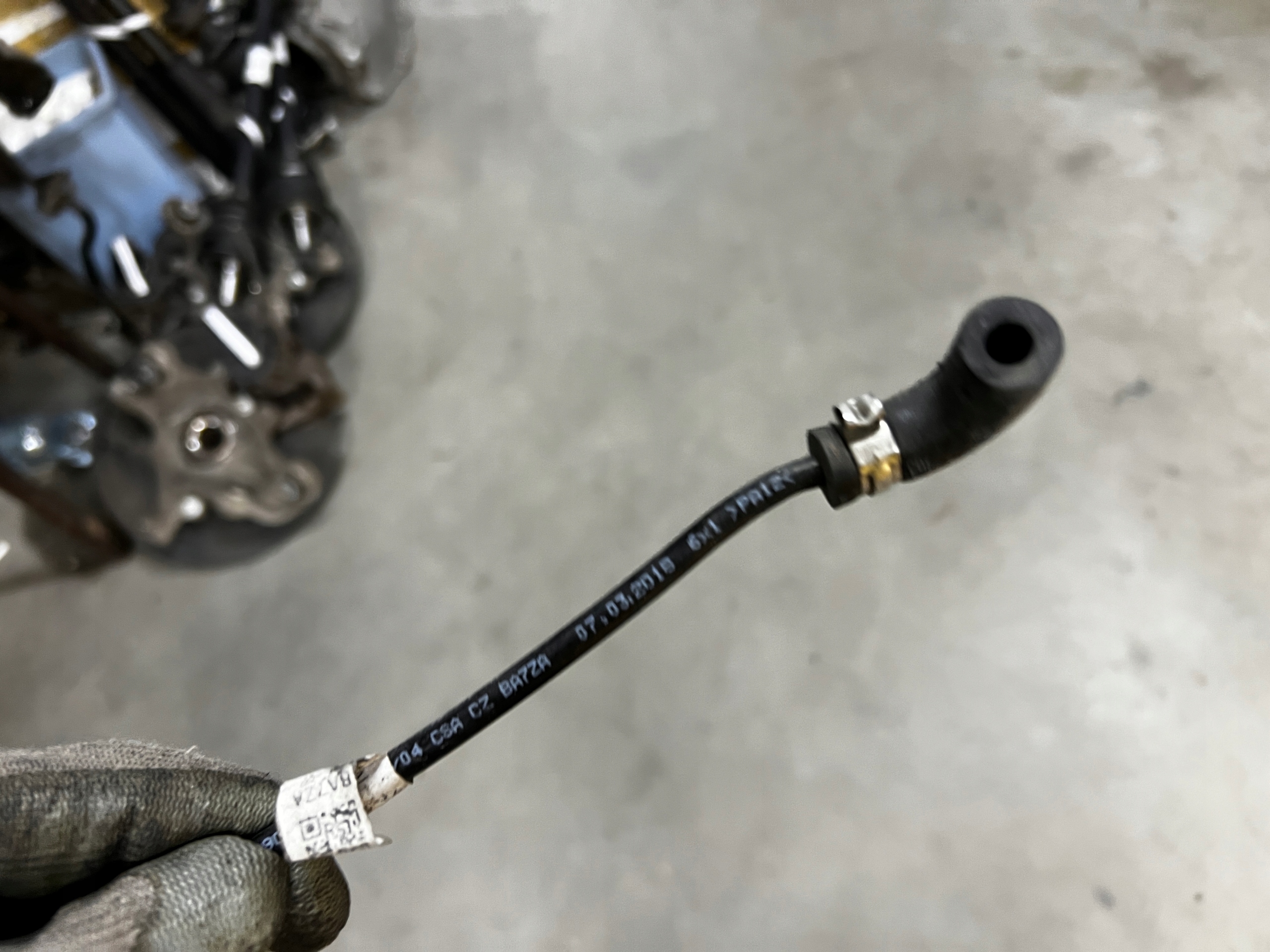 PRZEWÓD RURKA PODCIŚNIENIA RANGE ROVER VELAR L560 2.0D