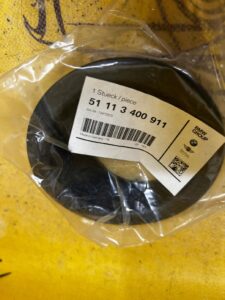 OSŁONA ŚWIATŁA PRZECIWMGŁOWEGO HALOGENU LEWA BMW X3 E83 NOWA OEM