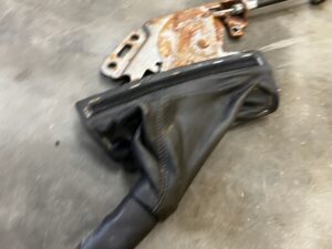 DŹWIGNIA LINKA HAMULCA RĘCZNEGO CHEVROLET CORVETTE C5 97-04