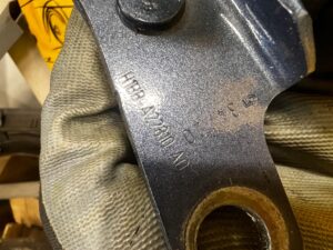 ZAWIAS DRZWI PRAWY PRZÓD DOLNY FORD KUGA MK3