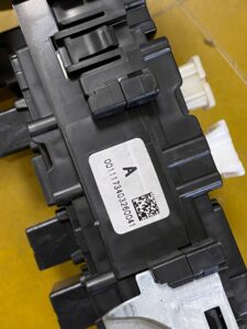 SKRZYNKA BEZPIECZNIKÓW BEZPIECZNIKI INFINITI Q50