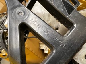 KOMPLET ŚLIZG ZDERZAKA TYŁ TYLNEGO PRAWY MERCEDES E-KLASA W213 KOMBI