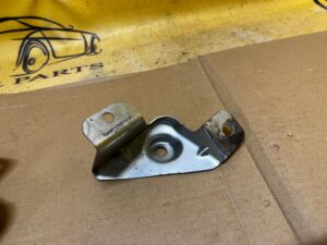 ŚLIZG UCHWYT MOCOWANIE ZDERZAKA PRAWY LR RANGE ROVER EVOQUE II L551