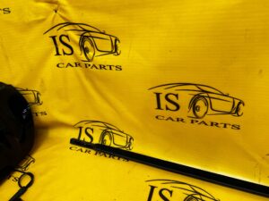 LISTWA SZYBOWA SZYBY ZGARNIAJĄCA DRZWI TYŁ PRAWY RANGE ROVER VELAR L560