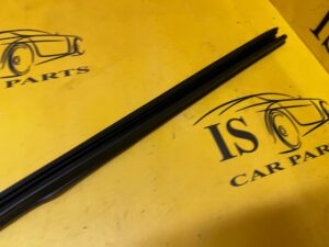 LISTWA ZGARNIAJĄCA DRZWI PRZÓD LEWY LEWA DACIA SANDERO III