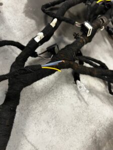 OKABLOWANIE WIĄZKA DESKI ROZDZIELCZEJ KONSOLI FORD ESCAPE MK4 1.5 EB