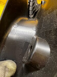 KOMPLET OSŁONY ZAWIASÓW KLAPY TYŁ BAGAŻNIKA MERCEDES C-KLASA W206