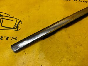 LISTWA ZGARNIAJĄCA SZYBY PRZÓD PRAWY CHROM PEUGEOT 3008 II