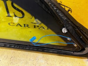 SZYBA KAROSERYJNA BŁOTNIKA TYŁ PRAWY MERCEDES E-KLASA W213 S213 KOMBI 2019R