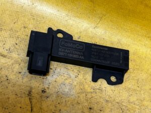 WZMACNIACZ ANTENY KUGA MK3 ESCAPE MK4 1.5 EB