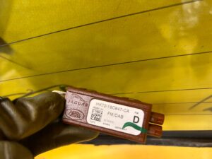 SZYBA KAROSERYJNA PRAWA ANTENA LR L462 DISCOVERY V