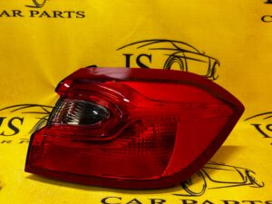 PRAWA LAMPA TYŁ W BŁOTNIK FORD FIESTA MK8 ZWYKŁA