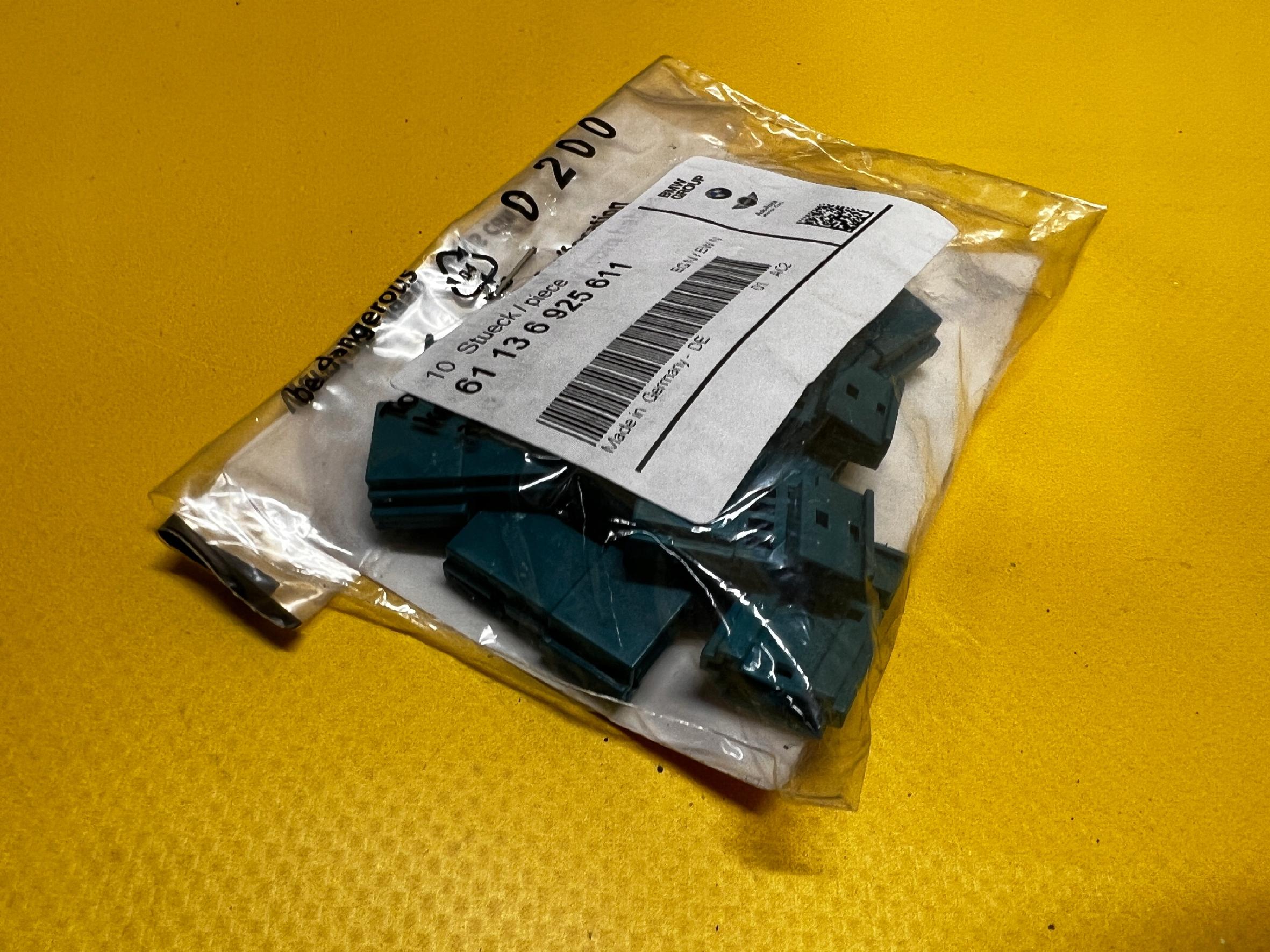 10 X KOSTKA OBUDOWA GNIAZDA 4 PIN 4PIN BMW NOWA OEM