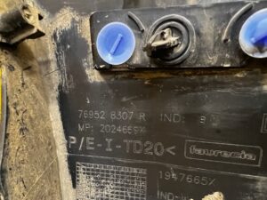 LISTWA NAKŁADKA PROGOWA PRÓG LEWA LEWY MOCOWANIA DACIA DUSTER II 2