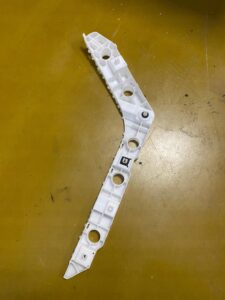 ŚLIZG ZDERZAKA TYLNEGO PRAWY INFINITI Q70 3.5 M35H