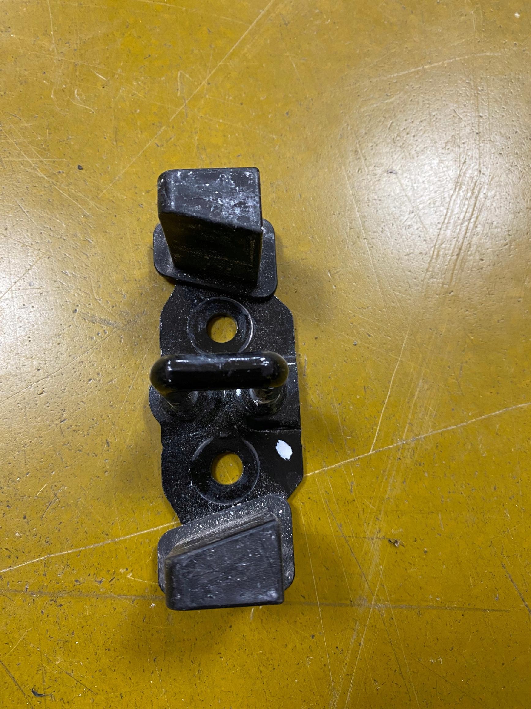 RYGIEL TYLNEJ KLAPY TYŁ BAGAŻNIKA FORD FIESTA MK8