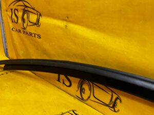 LISTWA RAMKA USZCZELKA SZYBY DRZWI DACHU PRAWA FORD MUSTANG VI
