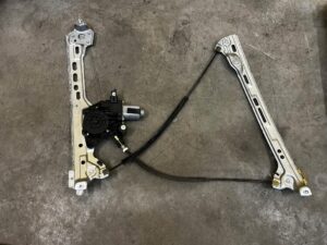 MECHANIZM PODNOŚNIK SZYBY DRZWI PRZÓD LEWY RENAULT MEGANE IV