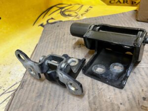 KOMPLET ZAWIASY DRZWI PRZÓD PRZEDNIE LEWY LEWE RENAULT ZOE I Z.E.