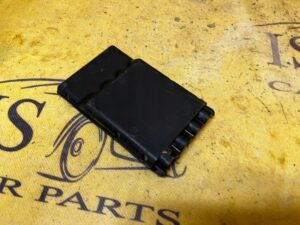 OSŁONA PLASTIK ZAŚLEPKA ROZDZIELACZA PRĄDU BMW SERIA 1 F40