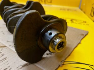 WAŁ KORBOWY SILNIKA CITROEN PEUGEOT 1.6 THP 5G01 10FJCC