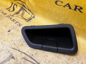 UCHWYT RĄCZKA ZAŚLEPKA KLAPY TYŁ BAGAŻNIKA PEUGEOT 3008 II