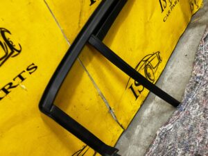 USZCZELKA SZYBY DRZWI TYŁ PRAWY DACIA SANDERO III