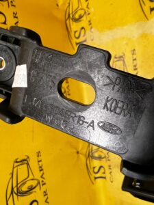 MOCOWANIE SKRZYNKI BEZPIECZNIKÓW FORD ESCAPE MK4