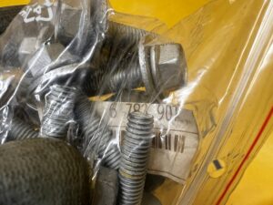 9 X ŚRUBA OSŁONY SILNIKA BMW 5 F07 F10 6 F06 F12 F13 7 F01 F02 NOWA OEM