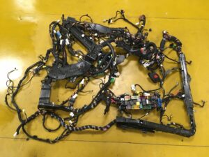 WIĄZKA INSTALACJA BEZPIECZNIKI KABINY INFINITI Q30