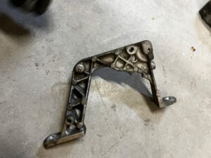 ŁAPA WSPORNIK SILNIKA RENAULT DACIA MERCEDES NISSAN 1.5 BLUE DCI