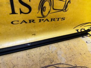 USZCZELKA SZYBY LEWY PRZÓD FORD KUGA MK3 ESCAPE